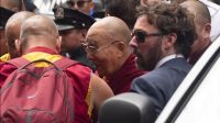 Dalai Lama chega a Nova York para tratamento médico