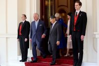 Rei Charles III se despede de imperador do Japão ao final de visita de Estado