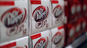 Depois de anos ganhando lentamente participação de mercado, a Dr Pepper avança e toma o lugar da Pepsi, como a segunda marca de refrigerantes mais consumida nos EUA em 2023