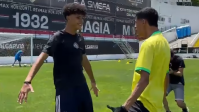 Cristiano Ronaldo Jr. faz golaço ao lado de Luva de Pedreiro; veja vídeo