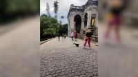 Influenciadora sofre &quot;tentativa de assalto&quot; inusitada em parque no Rio; assista