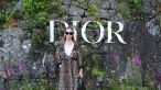 Jennifer Lawrence e Anya Taylor-Joy assistem desfile da Dior sobre a Escócia