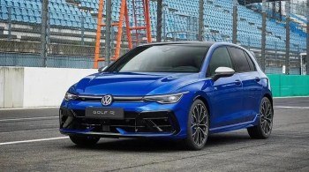 Além do facelift de meio de vida, Golf R chega aos 333 cv com novas atualizações no motor e ganha mais tecnologia com inteligência artificial e novo sistema operacional