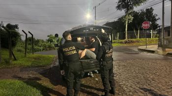 Agentes cumprem 9 mandados de prisão, 13 de busca e 22 de sequestro de bens; armamento era traficado do Paraguai