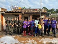 Porto Alegre promove faxina solidária em comunidades afetadas pelas chuvas