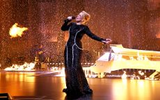 Adele rebate comentário homofóbico em seu show: "Não seja ridículo"