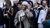 Artista vira personagem de "O Diabo Veste Prada" em desfile da Balenciaga