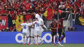 Atacante da Roma teve dois gols anulados na derrota desta segunda (17), na estreia da Euro