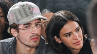 Bruna Marquezine e João Guilherme vão juntos a desfile de marca de Sasha; veja