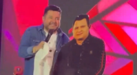 Marrone de papelão: Bruno coloca totem do cantor no palco em show solo