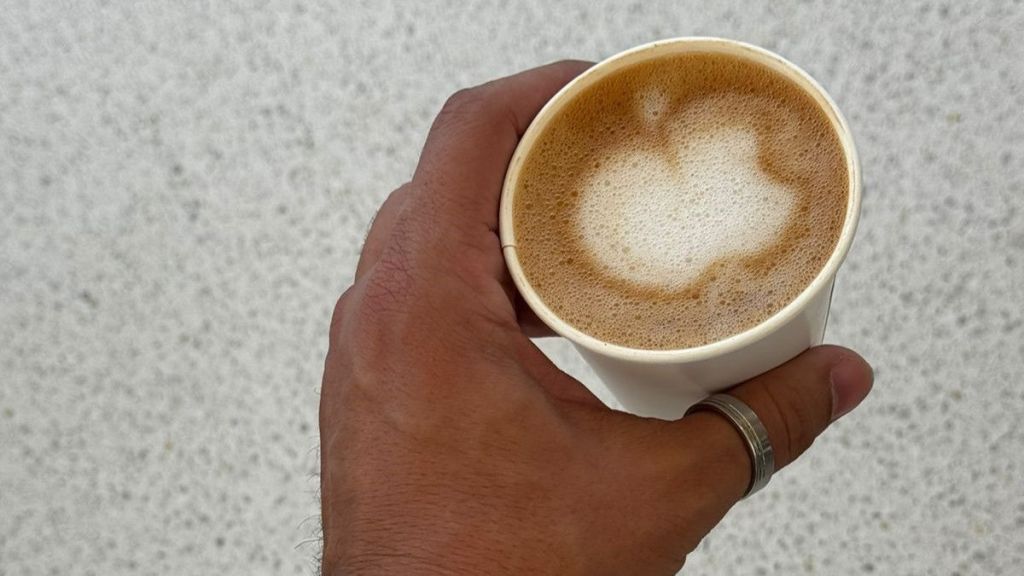 Café em forma de maçã na sede da Apple