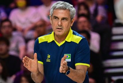 José Roberto Guimarães, técnico da Seleção Brasileira Feminina de Vôlei, fará a convocação para Paris 2024 após a Liga das Nações