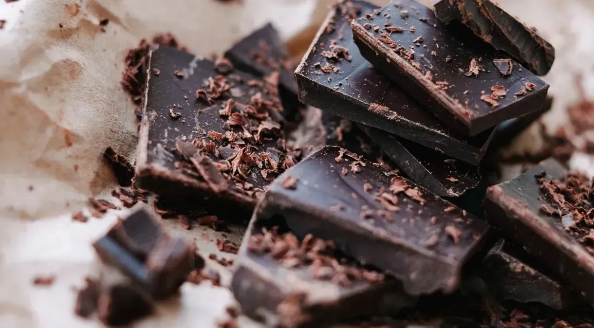 Cientistas suíços criaram chocolate mais saudável e com maior teor de fibras em comparação com o chocolate amargo tradicional