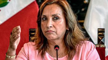 Dina Boluarte é acusada por violência policial durante protestos em 2022 e 2023