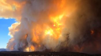 Pelo menos uma pessoa morreu enquanto dois incêndios ativos atingem o Novo México, segundo autoridades; 