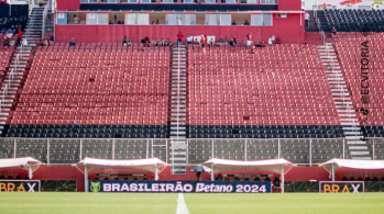 Clubes se enfrentam neste domingo (30), às 18h30, no Barradão