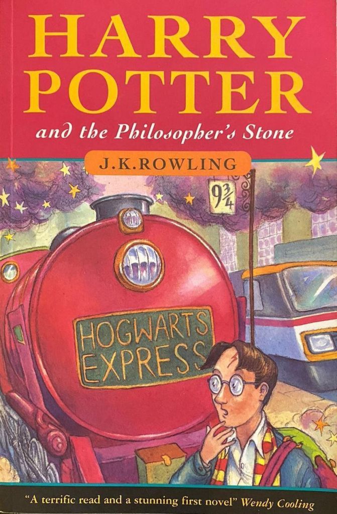 Capa da primeira edição do livro "Harry Potter e a Pedra Filosofal"