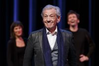 Ian McKellen revela ter sentido medo de morrer ao cair do palco em cena