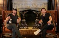 "The Vampire Diaries": Ian Somerhalder e Paul Wesley visitam casa da série