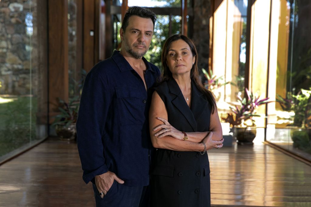 Mércia (Adriana Esteves) e Molina (Rodrigo Lombardi) estão no elenco de "Mania de Você"