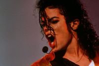 Conheça os álbuns de Michael Jackson lançados após a morte do cantor