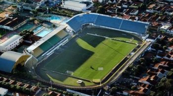 Equipes se enfrentam no começo da noite deste sábado (5) 