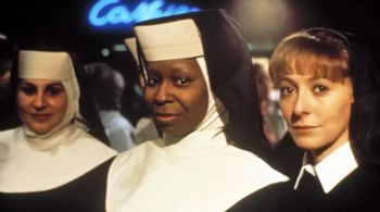 Há mais de 30 anos, trio de "freiras" escapou no intervalo das gravações para comprar objeto erótico