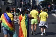 Público de verde e amarelo e shows: veja imagens da Parada LGBT+ de SP 2024