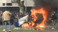 Polícia da Argentina entra em confronto com manifestantes do lado de fora do Congresso