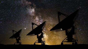 Cientistas dizem acreditar que a maioria dos sinais transientes de rádio vem de estrelas de nêutrons em rotação conhecidas como pulsares