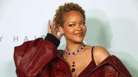 Rihanna mostra cabelo natural em festa de lançamento da Fenty Hair