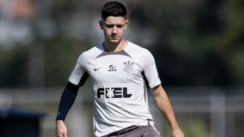 Rodrigo Garro em treino do Corinthians