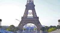 Paris instala anéis olímpicos na Torre Eiffel; veja imagens