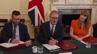 Novo gabinete trabalhista do Reino Unido se reúne em Downing Street