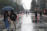 Após onda de calor, temperatura despenca na capital paulista