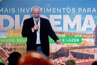 Lula diz que não é presidente para receber “colar de pedra preciosa”