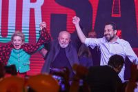 Ao lado de Lula, Guilherme Boulos é oficializado como candidato pelo PSOL em São Paulo