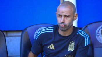 Javier Mascherano saiu em defesa do meia argentino após episódio dos cânticos racistas