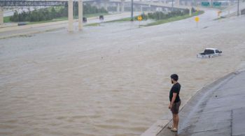 Passagem do fenômeno pelo Texas deixou casas danificadas e milhões de pessoas sem luz