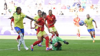 Seleção Brasileira foi derrotada pelas atuais campeões mundiais por 2 a 0; Marta levou vermelho ainda no 1º tempo