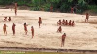 Imagens inéditas mostram tribo indígena isolada em “área perigosa” da Amazônia peruana; veja