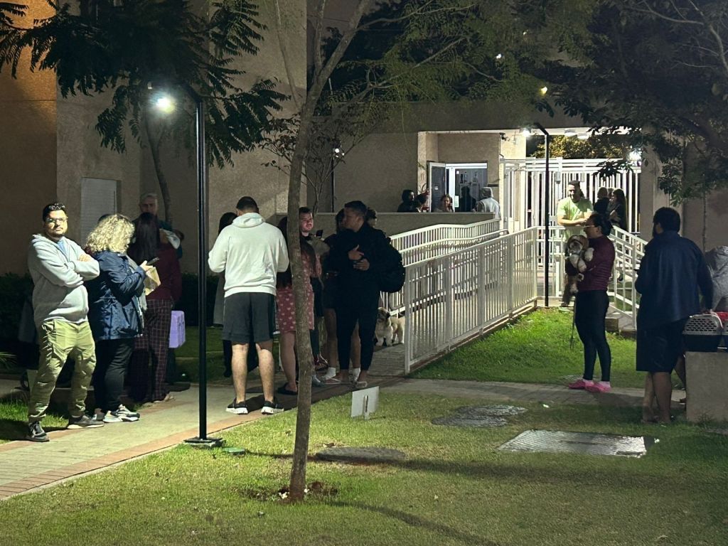 Moradores deixaram edifício na zona leste de São Paulo após sentirem tremor