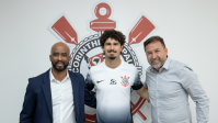 Corinthians anuncia contratação do zagueiro André Ramalho