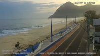 Câmera registra momento de pouso forçado de avião em praia do RJ; assista