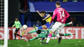 Atacante uruguaio Edinson Cavani fez o gol da vitória dos argentinos, garantidos nas oitavas do torneio continental