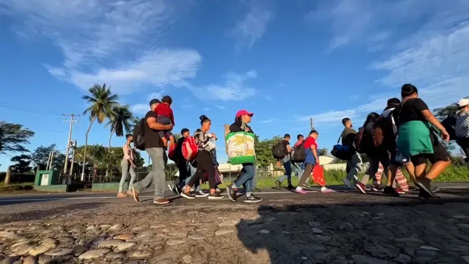 Caravana com cerca de 1.500 imigrantes segue para a fronteira entre México e Estados Unidos