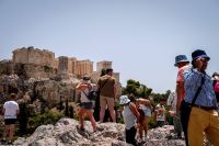 Acrópole fechada e picolé para animais: Europa enfrenta onda de calor