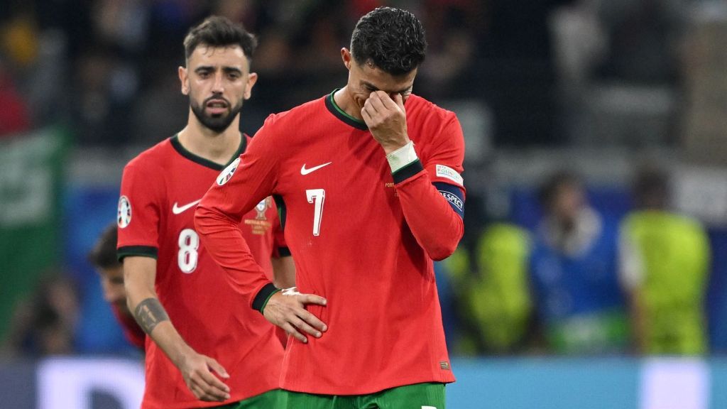 Cristiano Ronaldo chora após perder pênalti em Portugal x Eslovênia