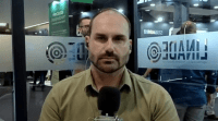 Eduardo Bolsonaro à CNN: “Estamos muito felizes que Milei vem ao Brasil”