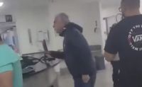 Ex-deputado danifica computador em hospital do DF após alegar exigência de R$ 118 mil; veja vídeo